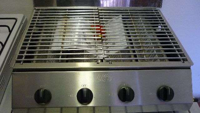 BRAAI - GAS -  UNIQUE - WALL MOUNTABLE ! - STAINLESS STEEL - 4 BURNER - WITH FITTINGS -
