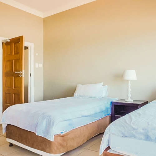 5 Nights stay in Tinley Manor Beach House for up to 15 people in Ballitoville, KZN
