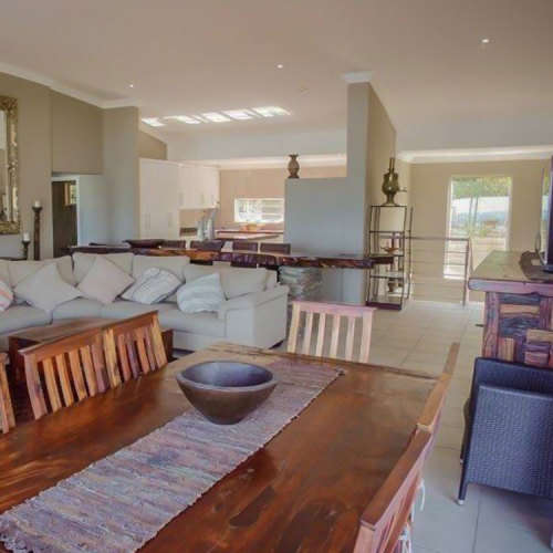 5 Nights stay in Tinley Manor Beach House for up to 15 people in Ballitoville, KZN