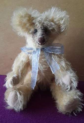 Handcrafted mohair bear - 22cm