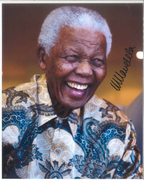 *** HAND SIGNED MANDELA PORTRAIT + COA ***