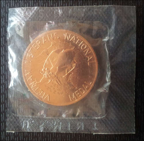 ***VIETNAM VETERANS NATIONAL MEDAL IN ORIGINAL US MINT PACKAGING***