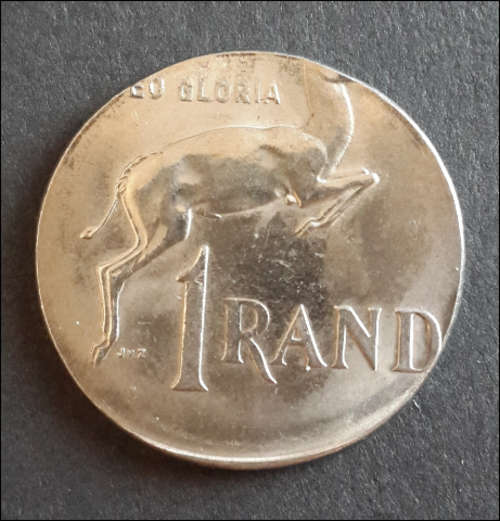 ***RARE MINT ERROR! R1 1990 MINTED ON WRONG PLANCHET***