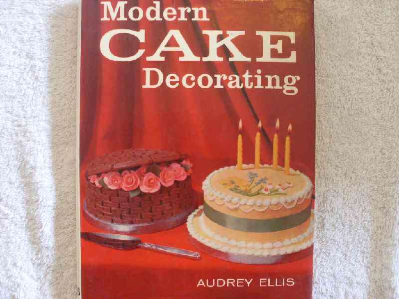 Modern Cake Decorating - Audrey Ellis