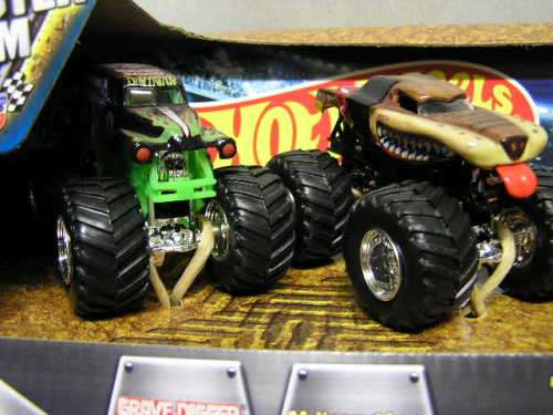 Hotwheels Hot Wheels Model Car Monster Jam Series Tour Favourites Grave Digger Mutt El Toro Police
