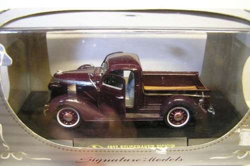 Signature Diecast Model 32418 Studebaker Pickup 1937 1/32 scale new in pack