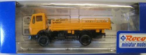 Roco Model 1657 Mercedes Benz Transport Truck + accessories 1/87 HO railway scale new in pack