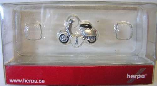 Herpa Model Vespa Scooter 50 R 50R 1/87 HO railway scale new in pack