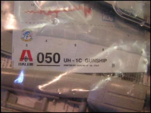 Italeri Model Kit 71050 Huey UH 1C 1 C Gunship Helicopter Chopper 1/72 OO railway scale new in pack