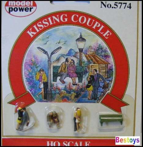 Model Power Model 5774 Kissing Couples People Figures 1/87 HO railway scale new in pack