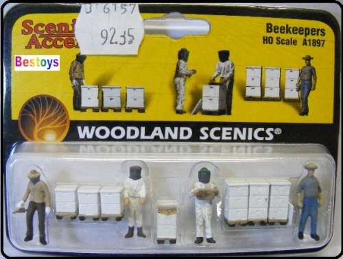 Woodland Scenics Model A1897 Beekeepers Figures & beehives1/87 HO railway scale new in pack