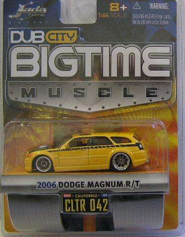JADA Dub City Diecast Model Car Bigtime Muscle Dodge Magnum RT 2006 2005 on card 1/64 scale new
