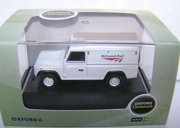 Oxford Diecast Model Car DEF008 Land Rover Defender 110 Hard Top "Network Rail" 1/76 OO railway