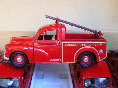 Saico Diecast Model Car Morris Pickup "London Fire Brigade" 1/26 scale new