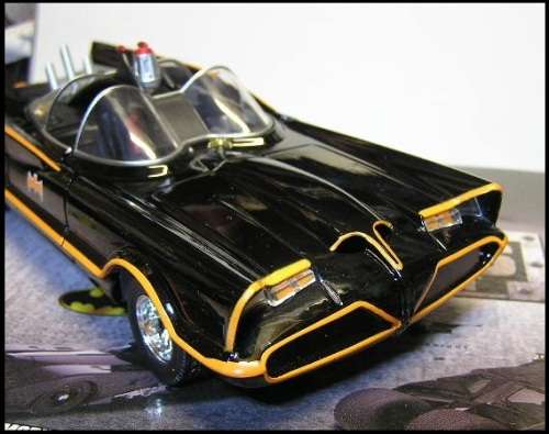 JADA Diecast Model Car 98262 Batmobile Batman Classic 1966 TV Series Movie Film TV DC 1/24 scale new