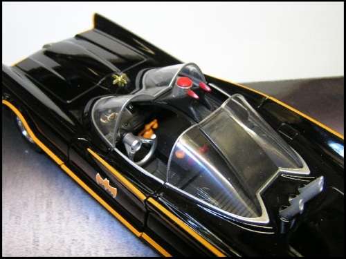 JADA Diecast Model Car 98262 Batmobile Batman Classic 1966 TV Series Movie Film TV DC 1/24 scale new