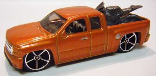 Hotwheels Hot Wheels Diecast Model Car First Ed 2007 20 / 180 Chevy Chevrolet Silverado + Bike 1/64