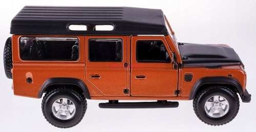 Burago Diecast Model Car Land Rover Defender 110 1/32 scale new in box