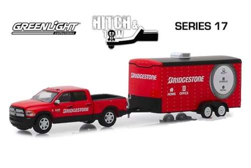 Greenlight Diecast Model Car Set Hitch & Tow Dodge RAM 2500 Bighorn Pickup 2017 & Service Centre Enc