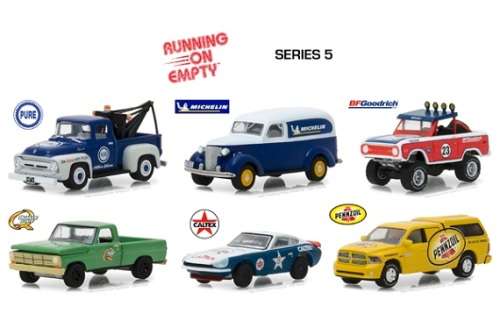 Greenlight Diecast Model Car Running on Empty Datsun 240 Z 240Z 1970 No 8 "Caltex" 1/64 scale