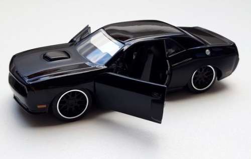 JADA Diecast Model Car Dodge Challenger SRT 8 SRT8 Dom Fast & Furious Movie Film TV 1/32 scale