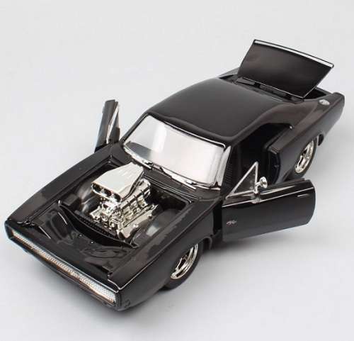 JADA Diecast Model Car Movie Film TV Fast & Furious Dodge Charger RT 1970 + Dom Figurine 1/24 scale