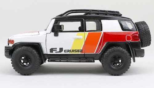 JADA Diecast Model Car 31596 Trucks Toyota FJ Cruiser 1/24 scale new in pack