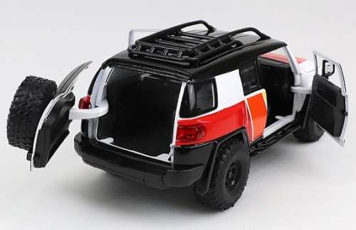 JADA Diecast Model Car 31596 Trucks Toyota FJ Cruiser 1/24 scale new in pack
