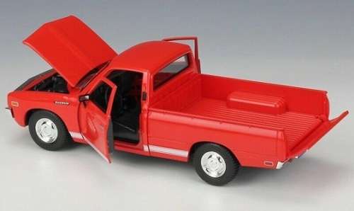 Maisto Diecast Model Car 31522 Datsun 620 Pickup 1973 1/24 scale new in pack