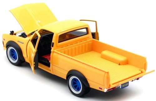 Maisto Diecast Model Car 32528 Design Series Tokyo Datsun 620 Pickup 1973 1/24 scale new in pack