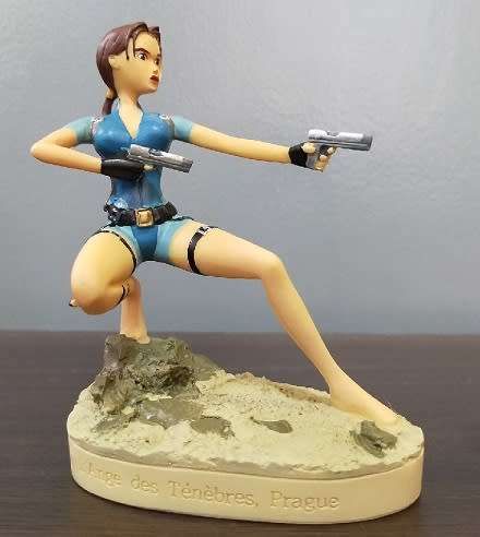 Movie Film Tomb Raider Angelina Jolie Lara Croft Figure Figurine new in pack
