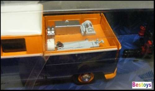 Motormax Motor Max Diecast Model Car 79610 VW Volkswagen Kombi T 1 T1 Double Cab Pickup + TrailerGul