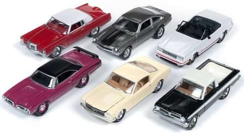 Johnny Lightning Diecast Model Car Classic Gold Dodge Coronet Super Bee 1970 1/64 scale new in pack