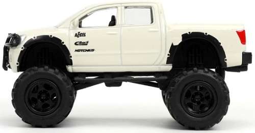 JADA Diecast Model Car Trucks Series Nissan Titan Pickup 2006 1/64 scale new in pack