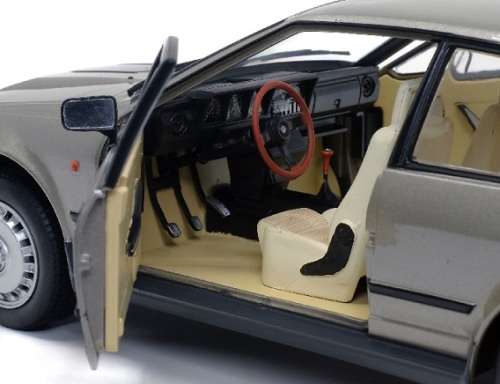 Solido Diecast Model Car S1802304 Alfa Romeo GTV 6 GTV6 1984 1/18 scale new in pack
