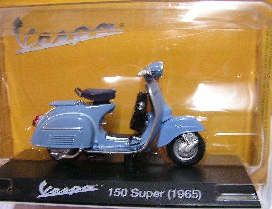 Vespa Scooter Collection 150 Super 1965 , 1/18 scale , diecast new in blister pack