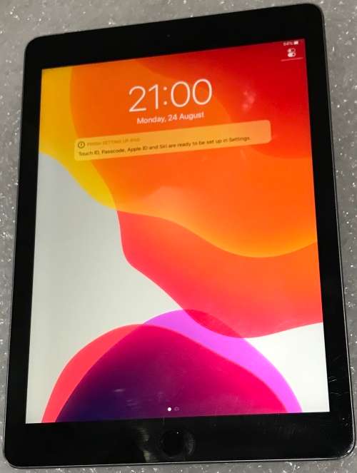 APPLE IPAD 6 10.2" - A1954 SPACE GREY 32GB WORKING 100% WITH SMALL CRACK