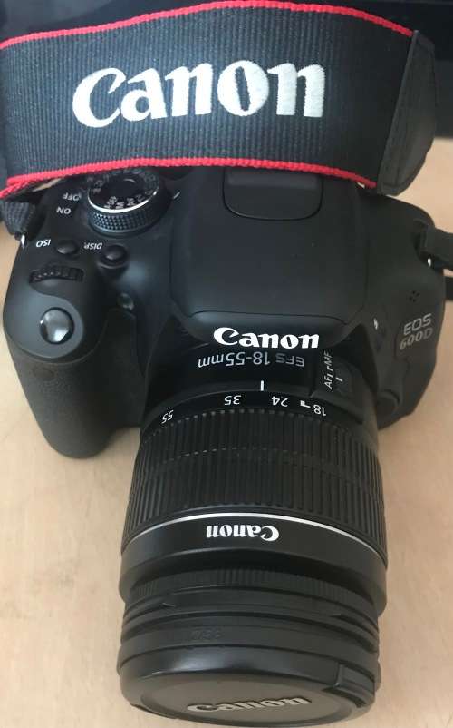 CANON EOS 600d WITH 18-55mm 1:3,5-5.6 III IN GOOD WORKING CONDITION