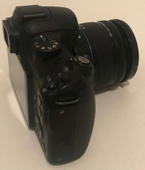 Samsung NX10 Camera with 18-55 OIS LENSin excellent condition-10% OFF