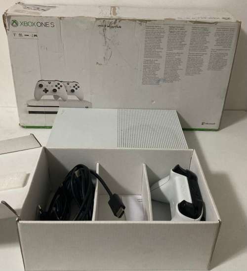 XBOX ONE S 1TB CONSOLE 4K - WHITE IN THE BOX - EXCELLENT CONDITION