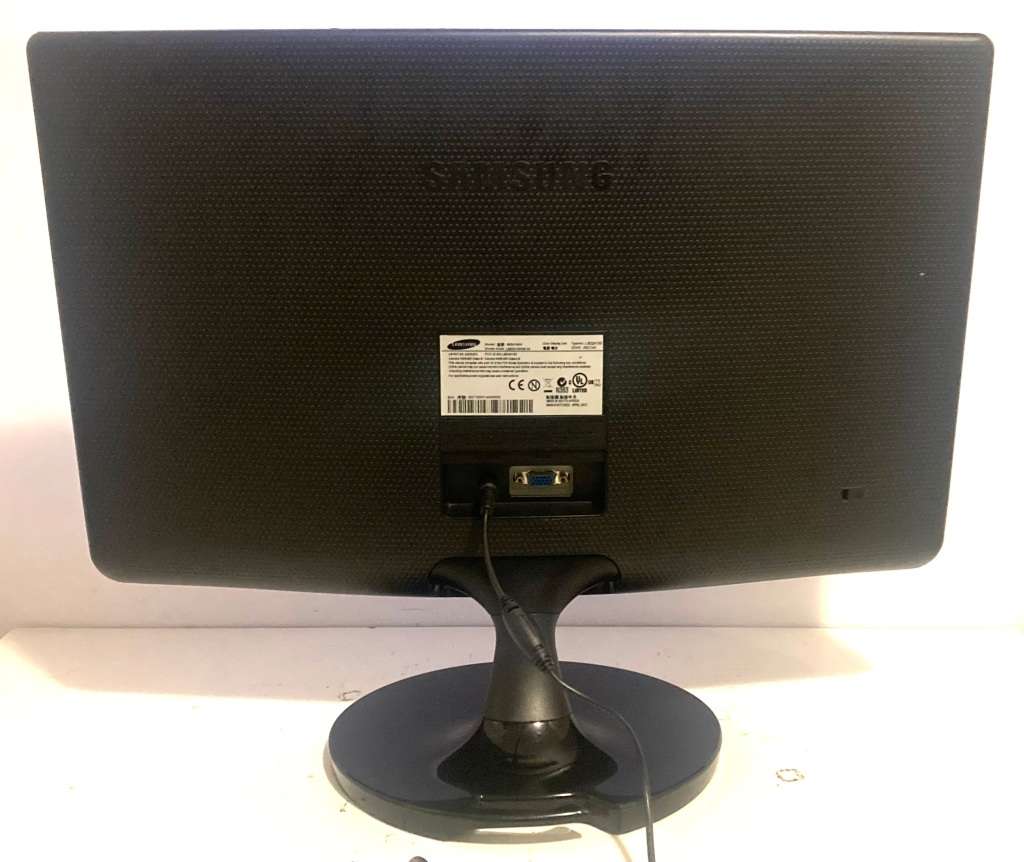 SAMSUNG SCREEN S22A100N 22` gOOD wORKING cONDITION