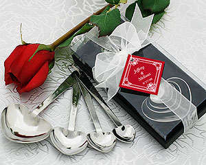 Wedding Favour: "Love Beyond Measure" Heart-Shaped Measuring Spoons in Gift Box