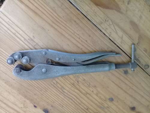 Vintage Vice Grip ( Peterson) Mole, pipe cutter. Very good condition. Still working perfectly.