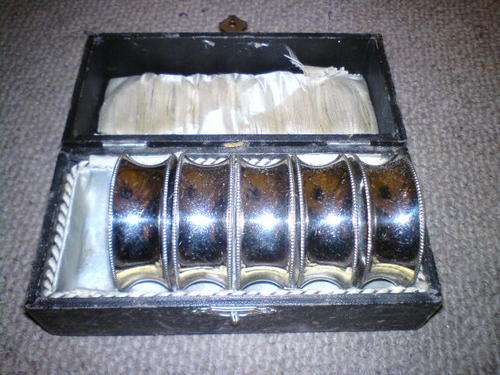 5 Plated serviette rings in box