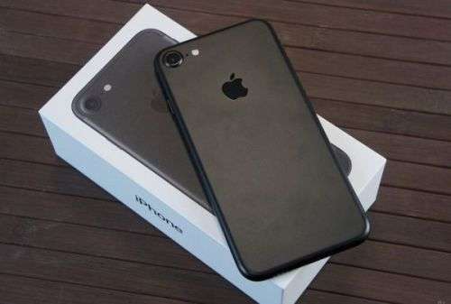 Apple iphone 7 Matte Black in Box & Bluetooth headphones !!