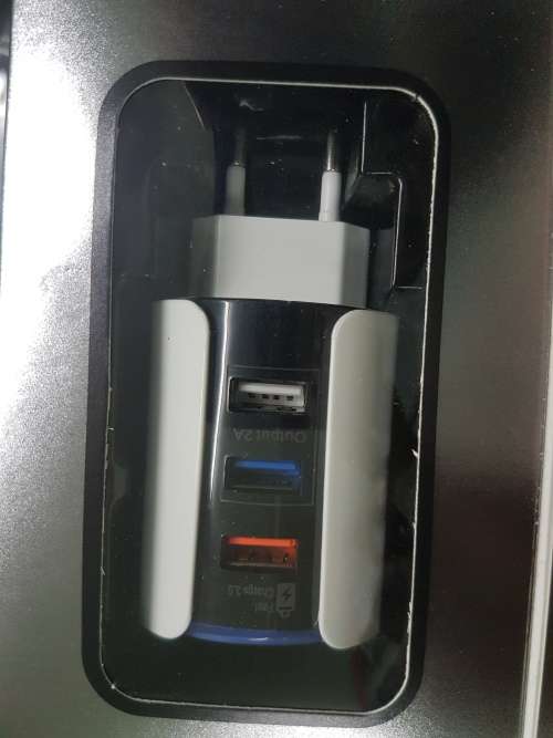 "FAST CHARGER" 3 Port USB Phone Charger 5.6A