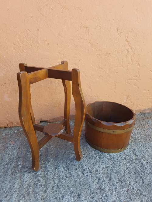 Flower / Stand Teak