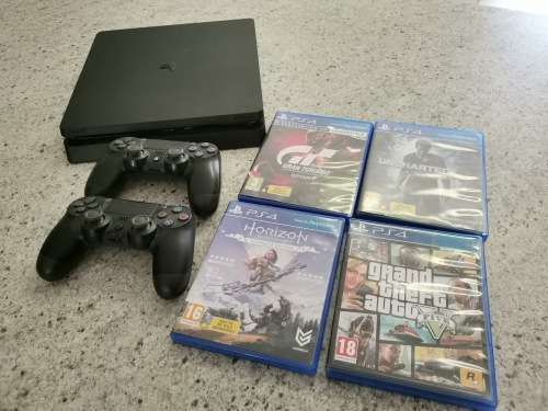 Ps4 500GB 2 Controllers 4 games