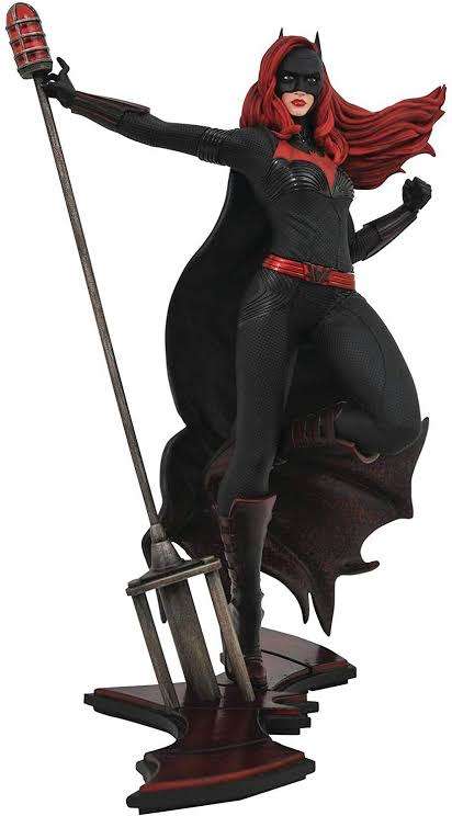 DC Collectibles: Batwoman Season 1 Figurine + 13 Batwoman Comic / Graphic Novels