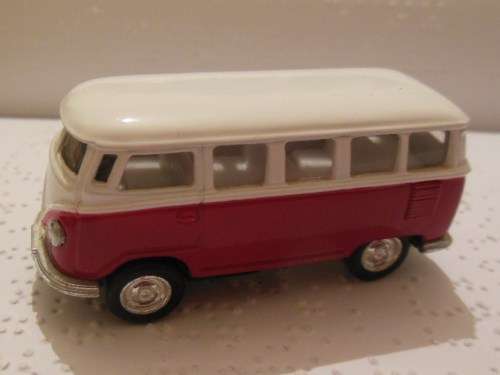 KINSMART PULLBACK SMALL KOMBI